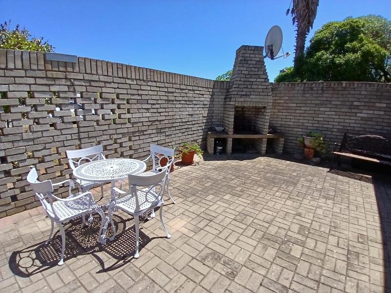 4 Bedroom Property for Sale in Stilbaai Wes Western Cape